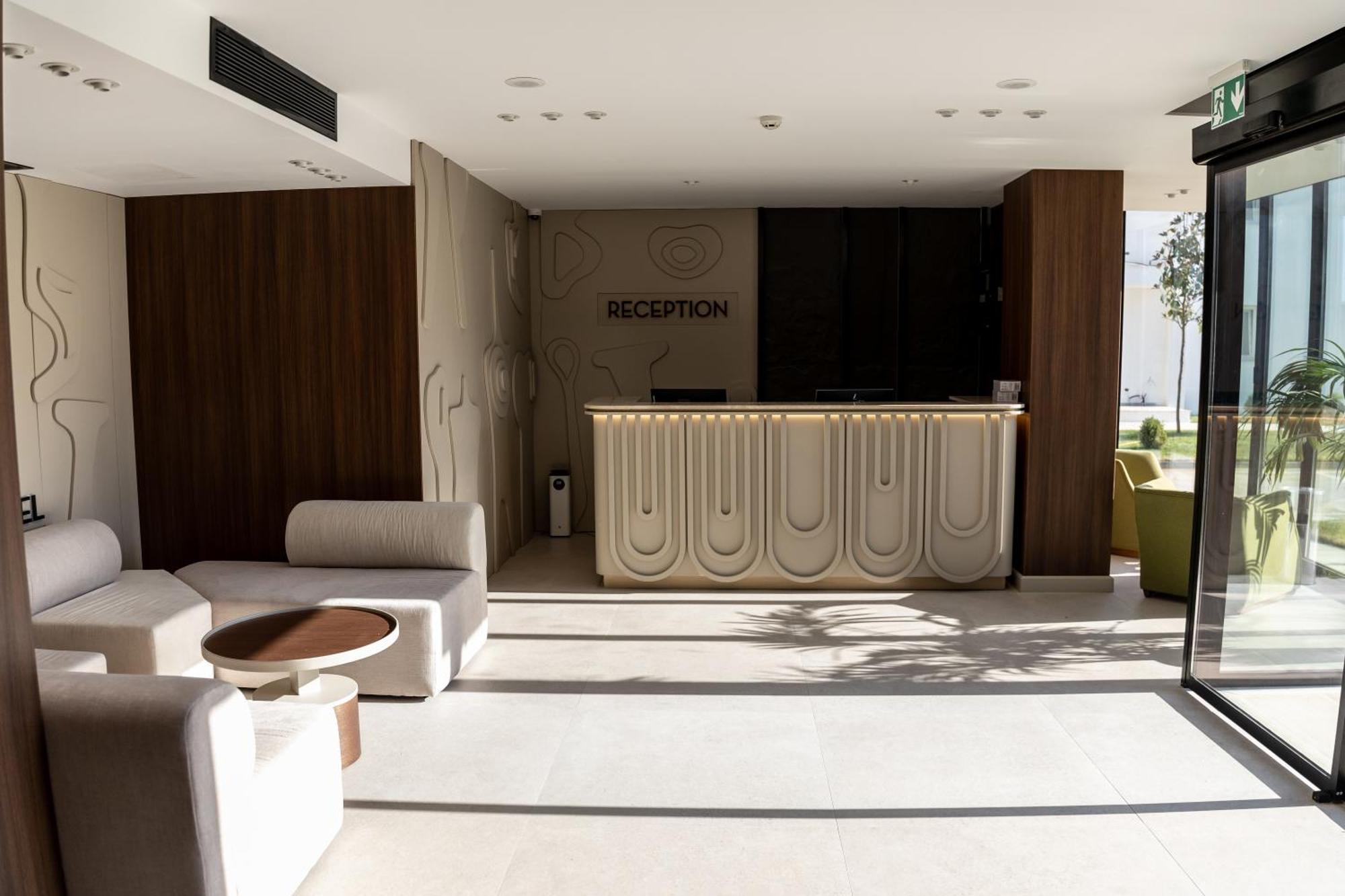 Bolt Boutique Hotel Лежа Экстерьер фото