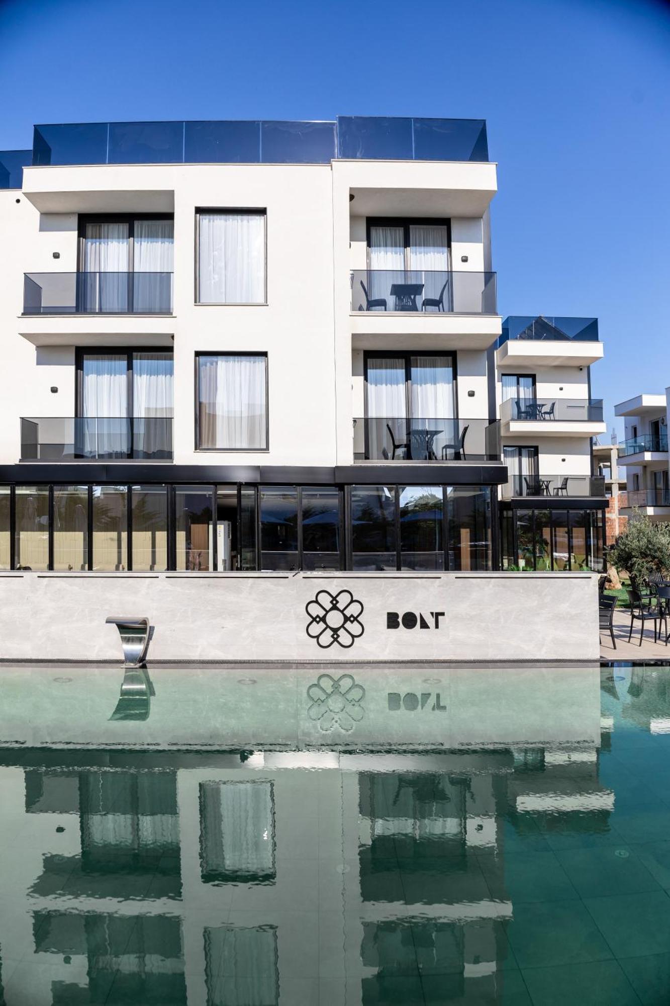 Bolt Boutique Hotel Лежа Экстерьер фото