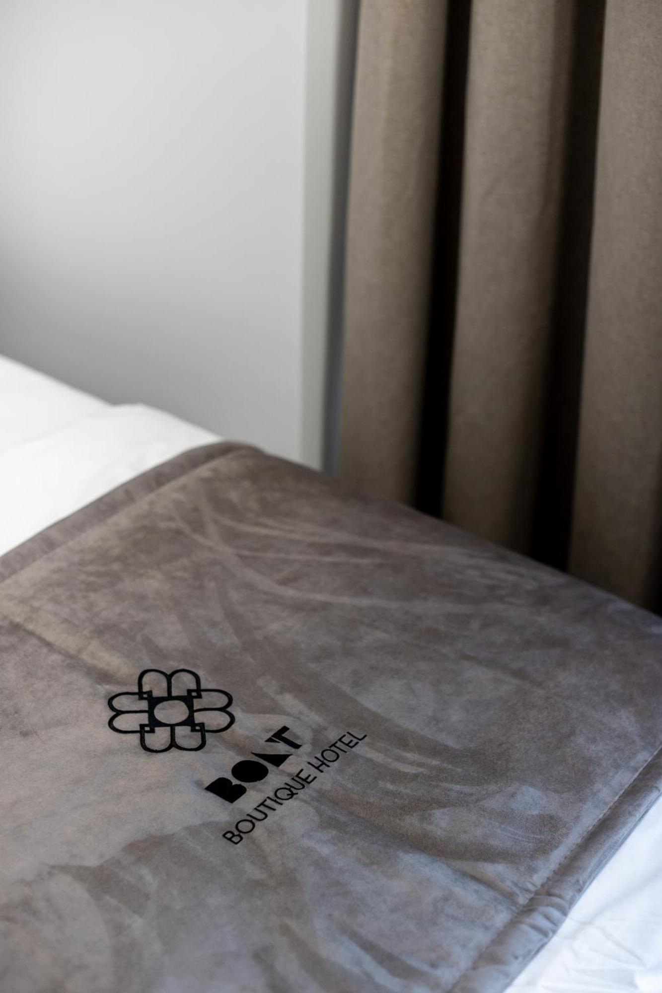 Bolt Boutique Hotel Лежа Экстерьер фото