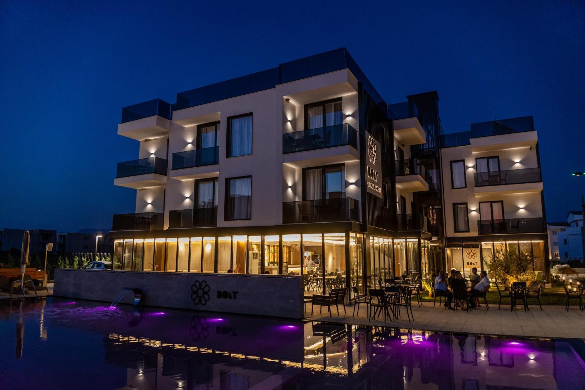 Bolt Boutique Hotel Лежа Экстерьер фото