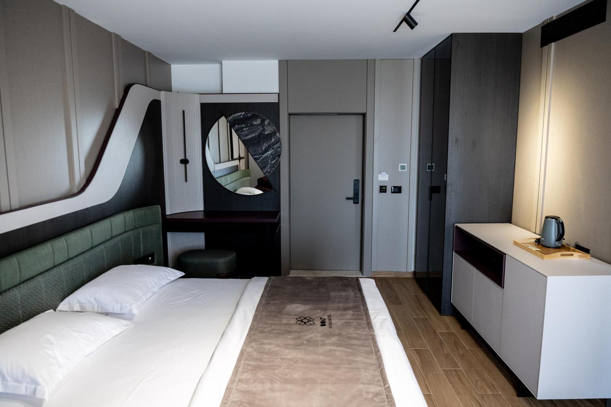 Bolt Boutique Hotel Лежа Экстерьер фото