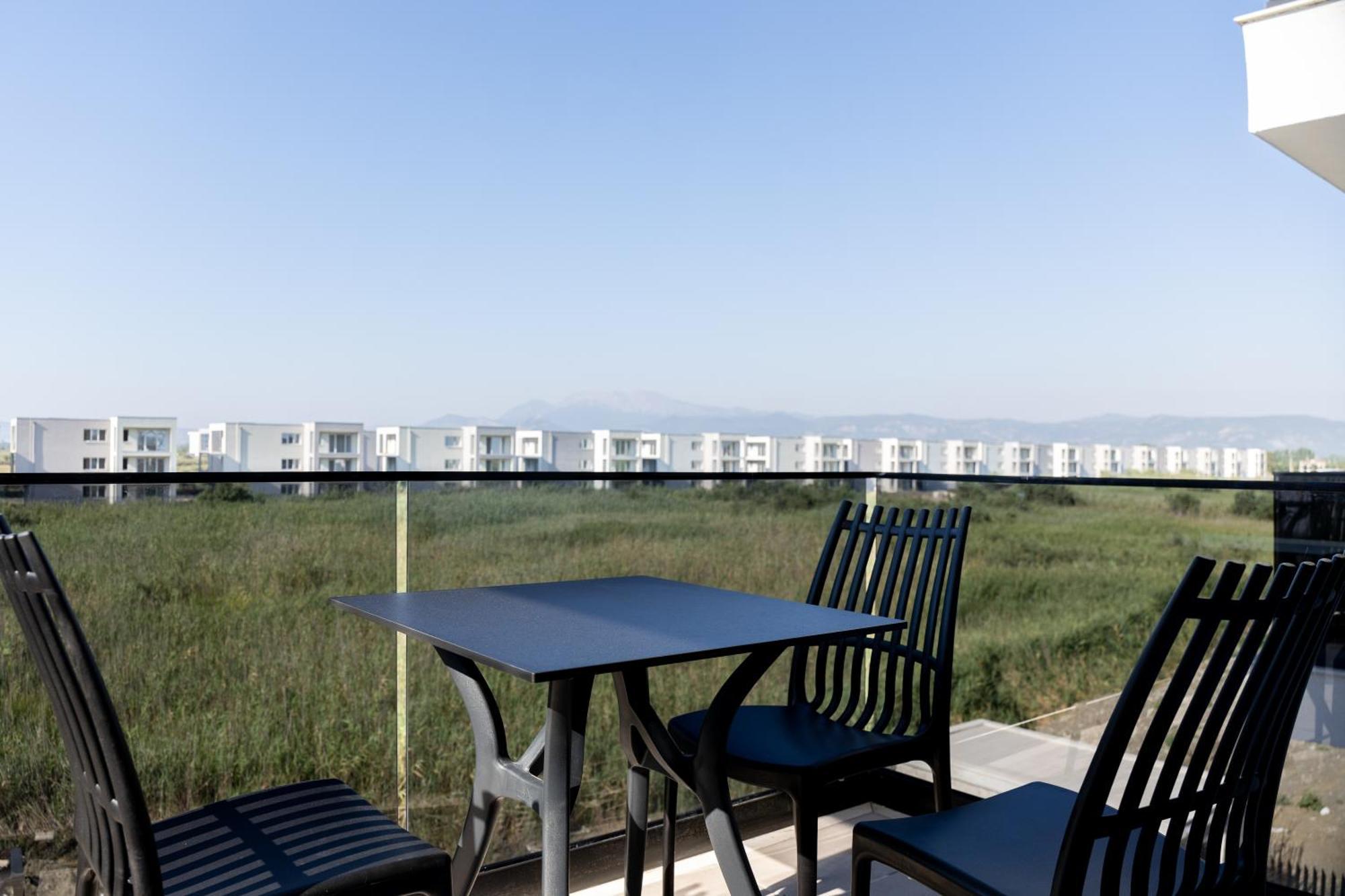 Bolt Boutique Hotel Лежа Экстерьер фото