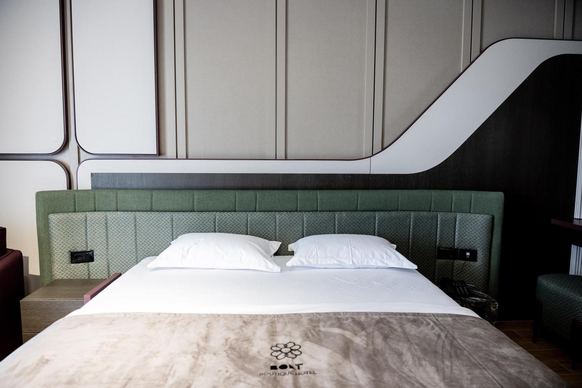 Bolt Boutique Hotel Лежа Экстерьер фото