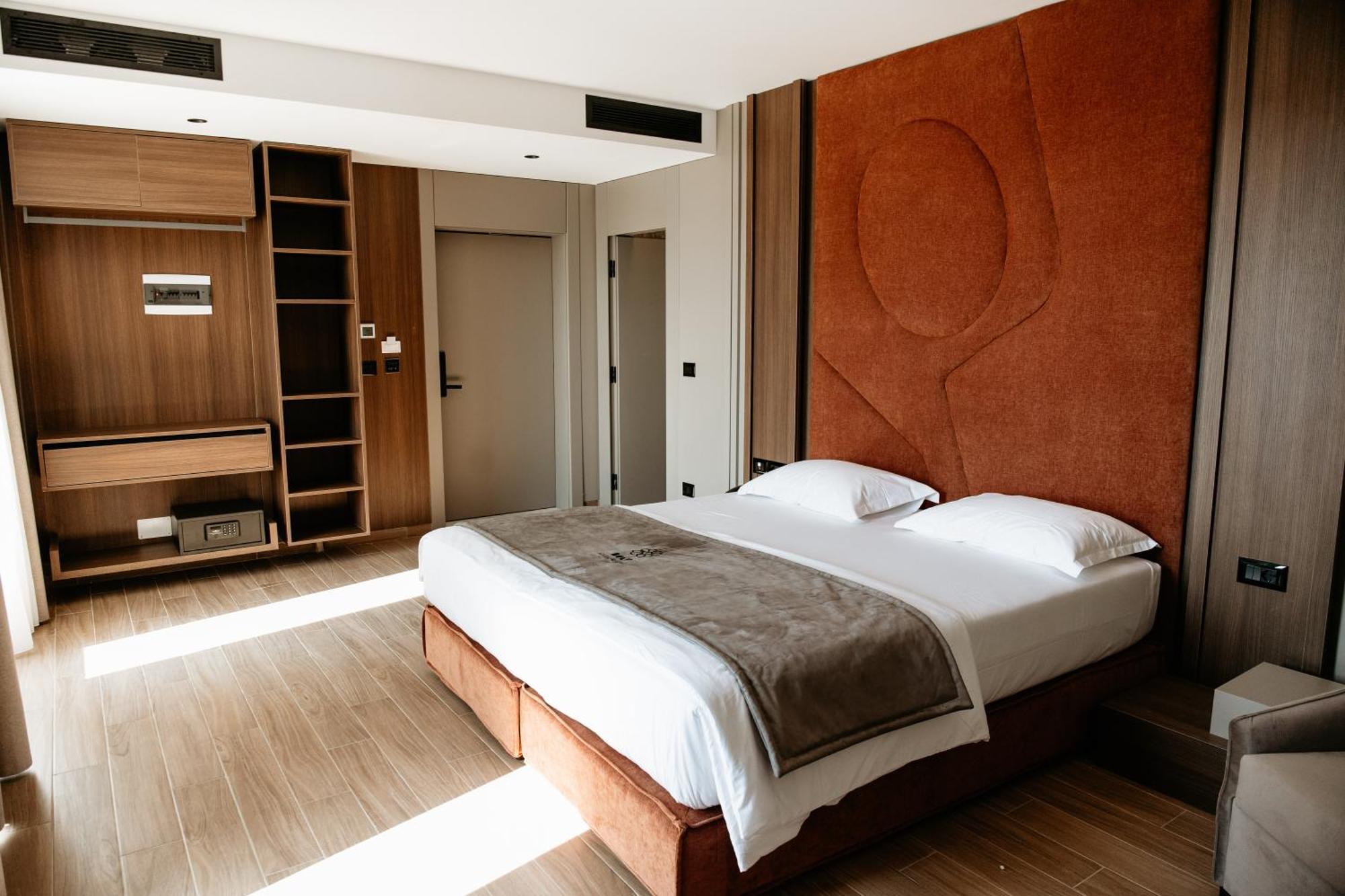 Bolt Boutique Hotel Лежа Экстерьер фото
