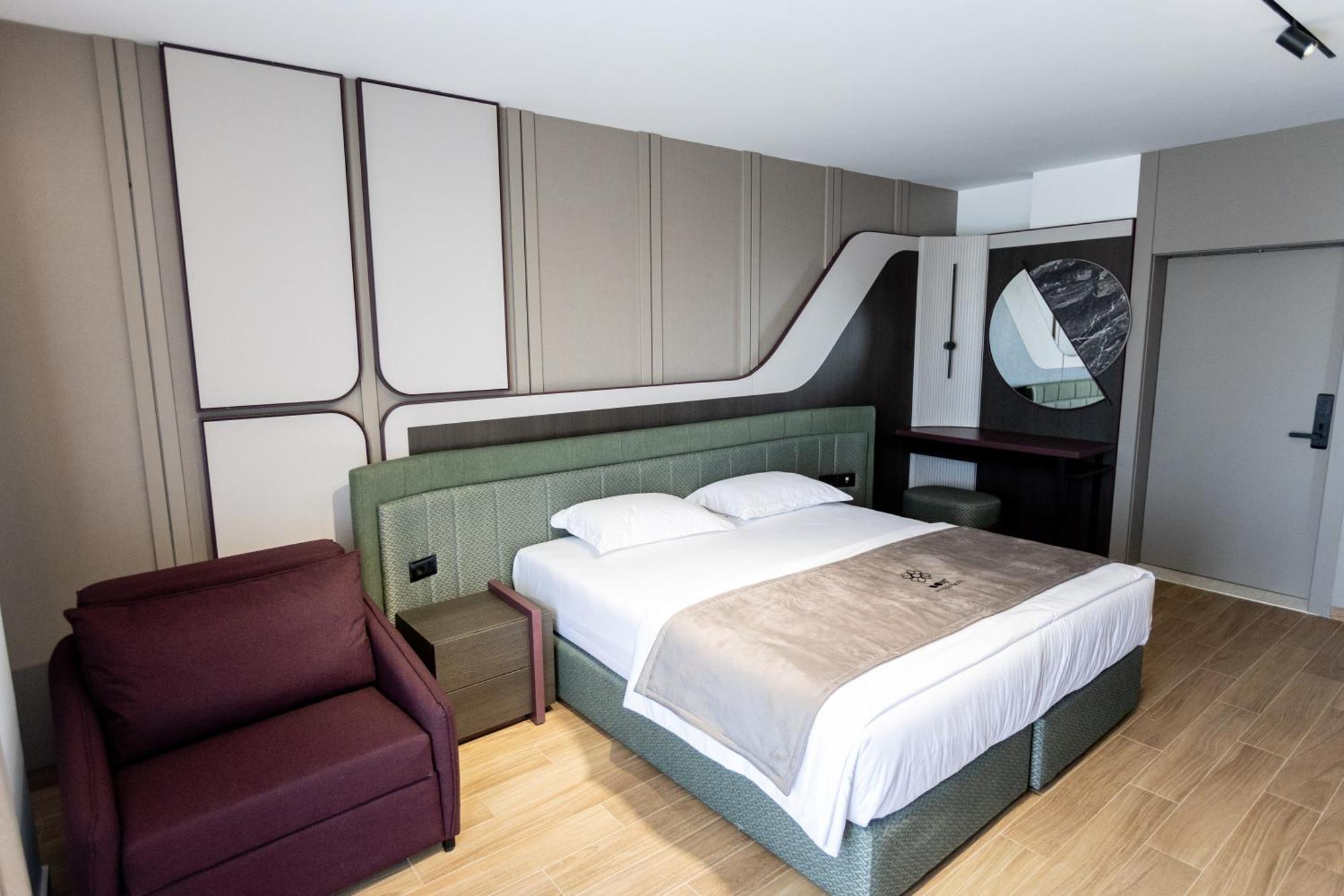 Bolt Boutique Hotel Лежа Экстерьер фото