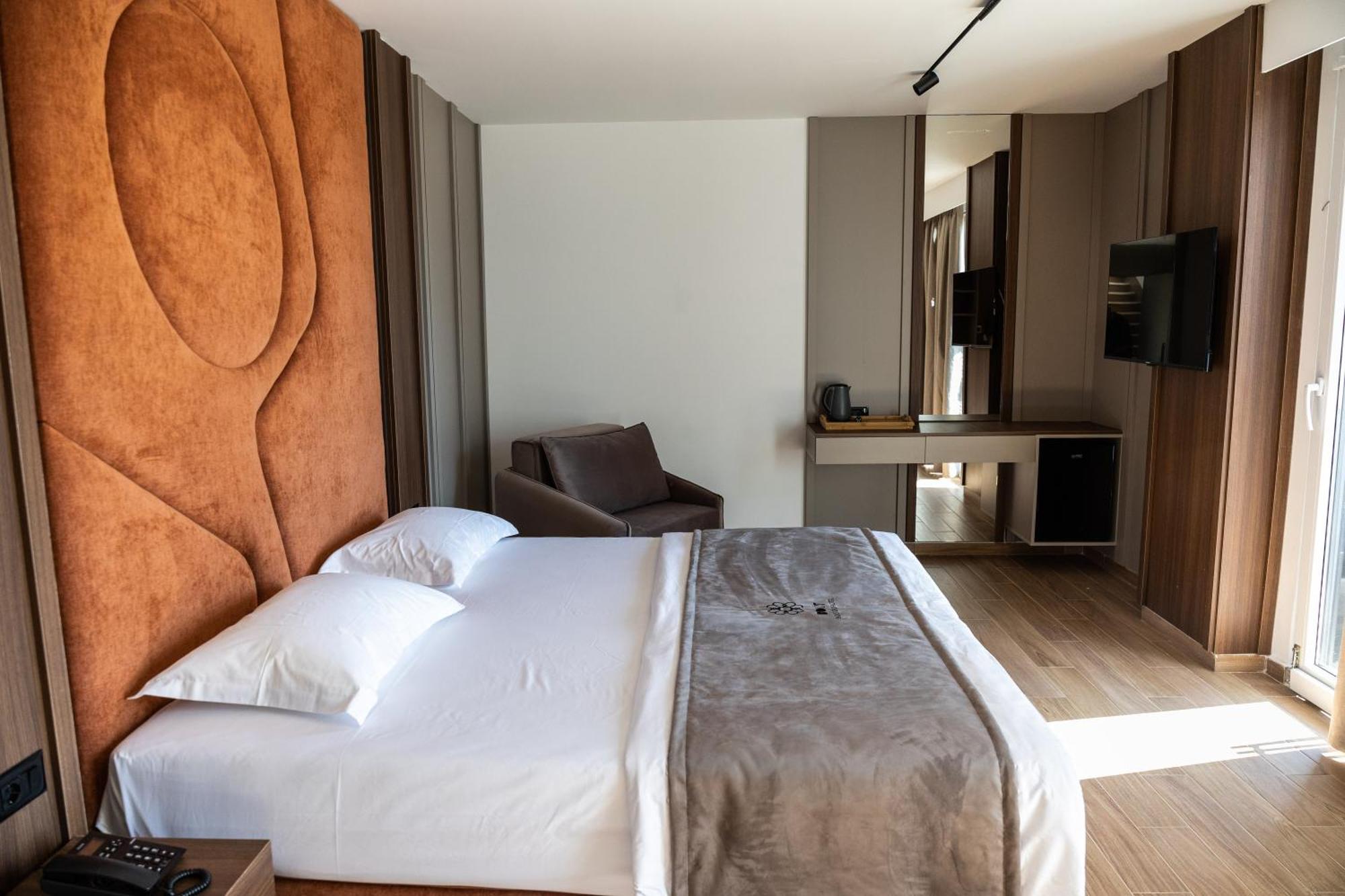 Bolt Boutique Hotel Лежа Экстерьер фото