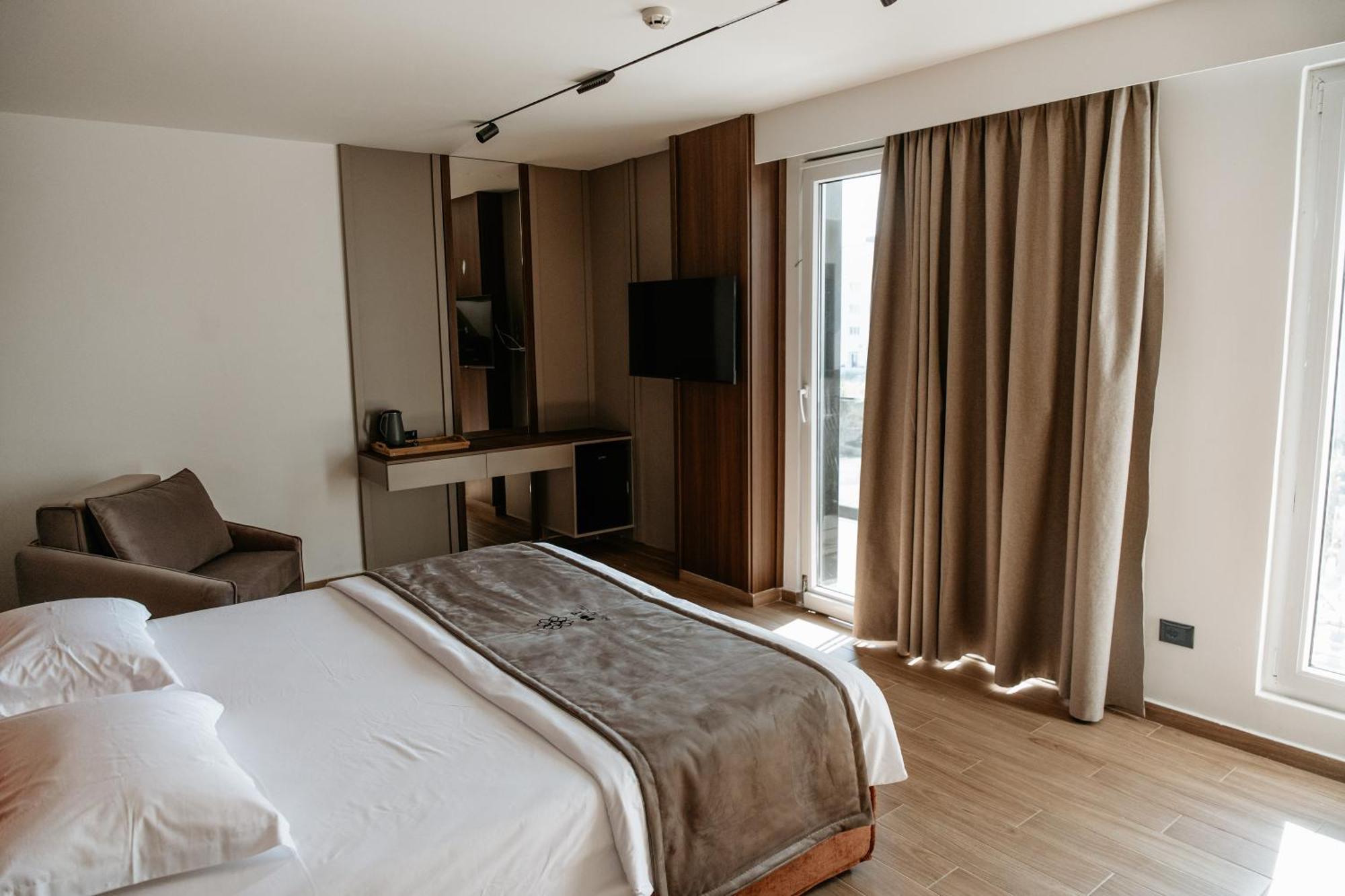 Bolt Boutique Hotel Лежа Экстерьер фото